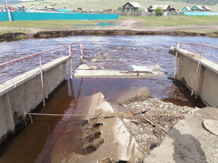 Министр природных ресурсов Забайкалья посетил Петровск-Забайкальский район для оценки паводковой обстановки